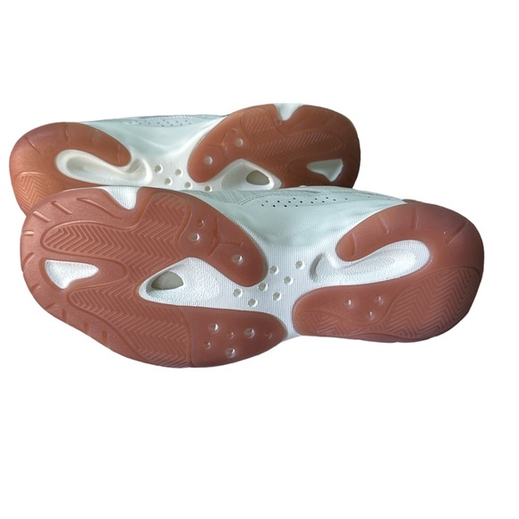 NIB Women’s Air Jordan 11 CMFT Low - Picture 10 of 11